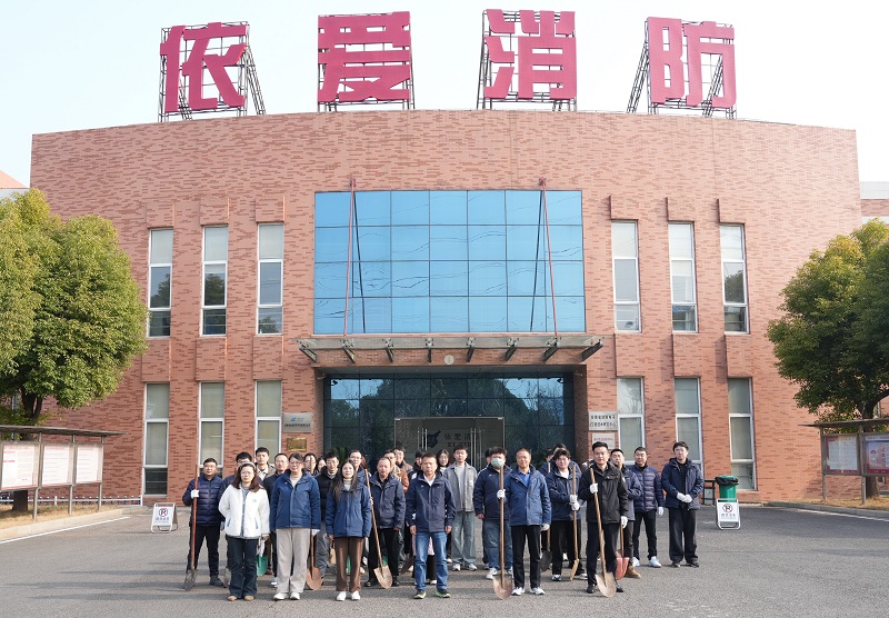 植樹添綠踐初心 美化園區(qū)共擔(dān)當(dāng)  —— 公司開展“植樹節(jié)·添綠產(chǎn)業(yè)園”果樹種植活動(dòng)